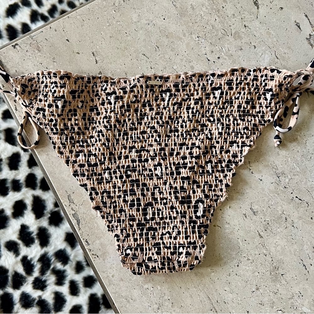 Hollister Cheetah Print Bikini Bottoms size XL